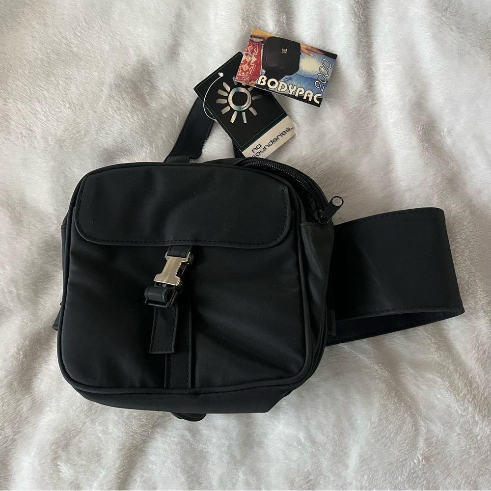 Vintage Y2K No Boundaries Bodypac